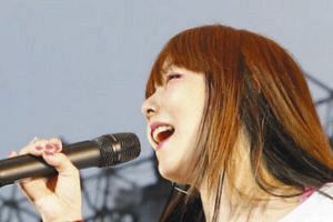 シャンプーすると水色のマカロンみたいな泡」aikoの青い髪にフォロワー