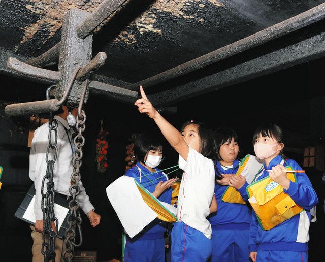 築180年の合掌造りに興味津々 白川郷学園児童が「旧遠山家」見学