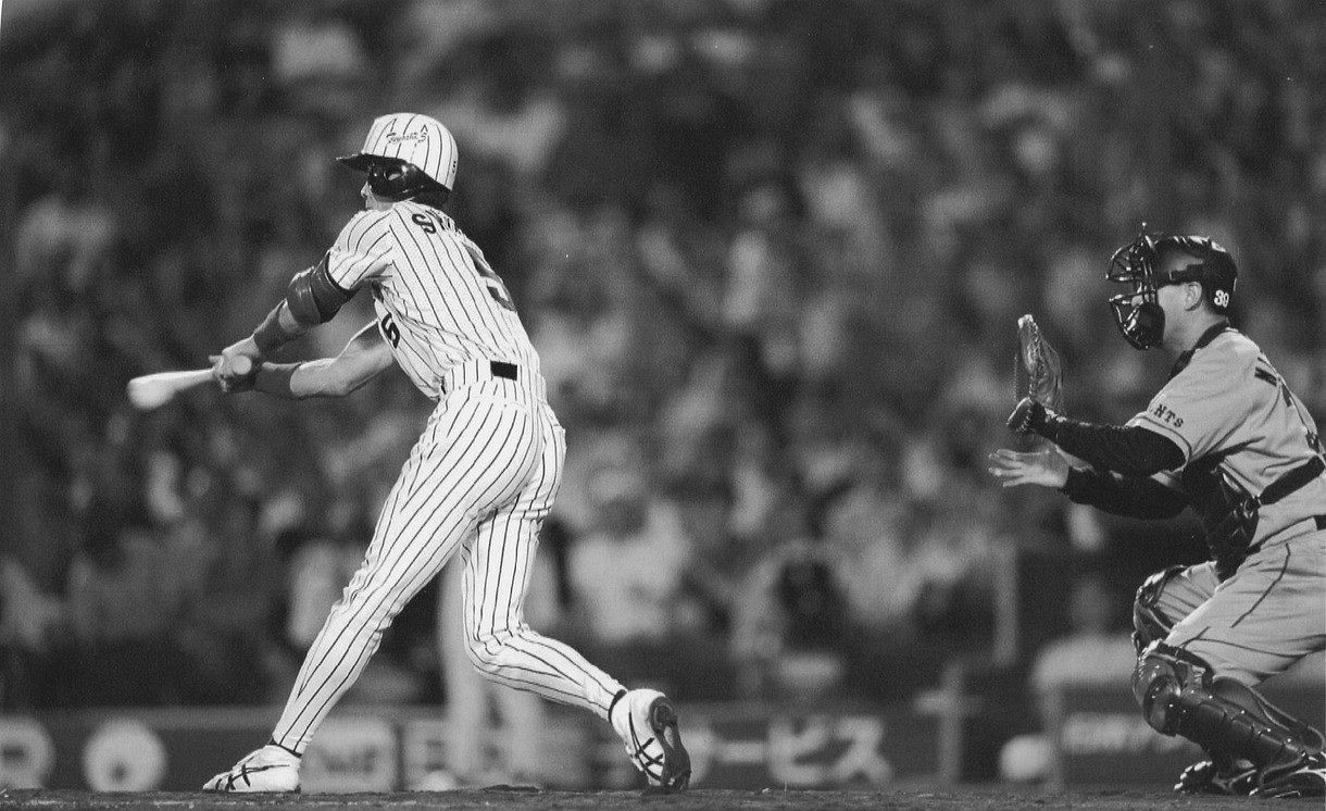 写真】伝統の一戦…新庄剛志、敬遠のボールをサヨナラ打！：中日