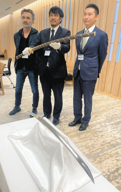 本関刀」鋭く優美に華やかに スイスの企業と県内職人が協力、製作：中