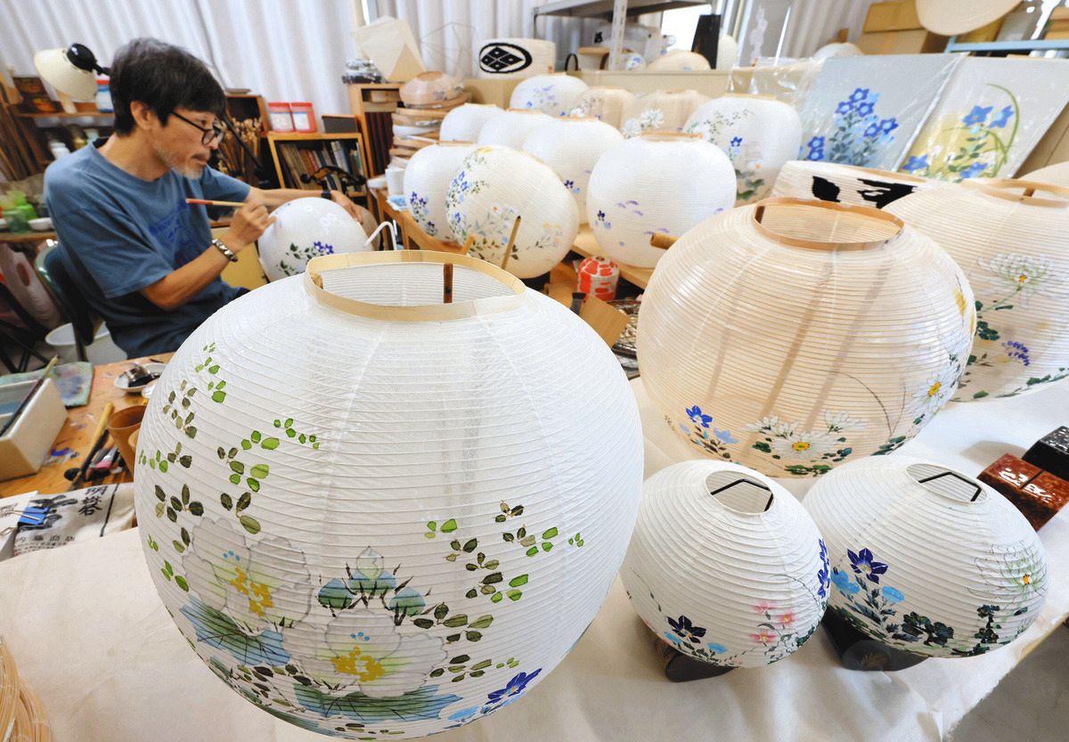 お盆に向け「岐阜提灯」作りが最盛期 国の伝統的工芸品、近年は床置き