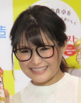 ギャル曽根、38歳バースデー報告 夫が買ってきた2種類のケーキの写真に