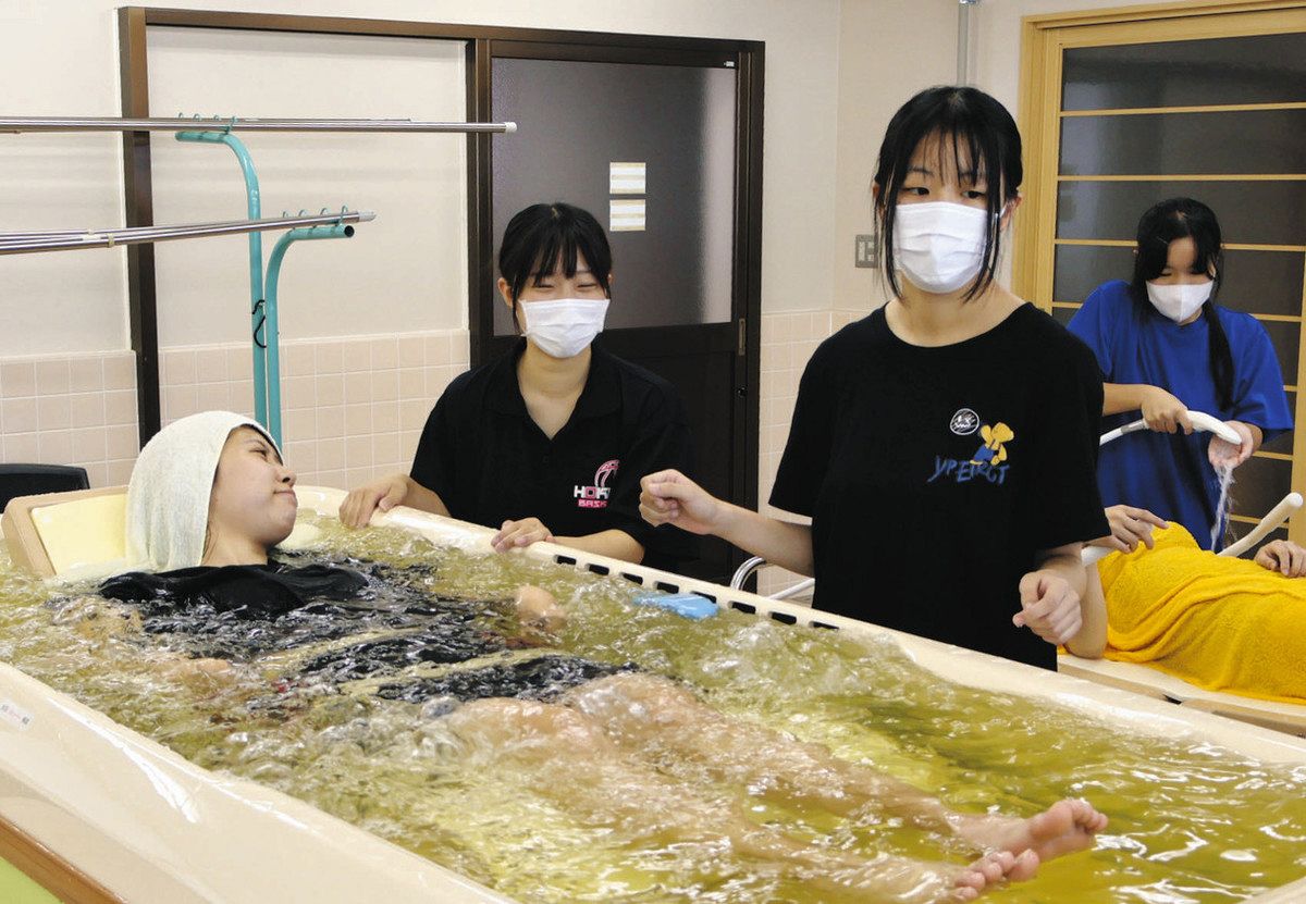 介護福祉学ぶ北陵高生支援 金沢福祉専門学校 実習受け入れ：北陸中日 