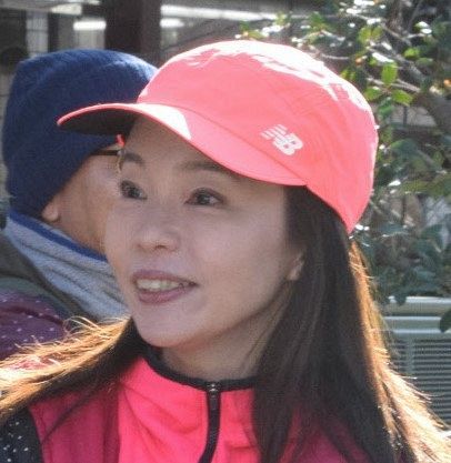 夜明けの空に雲に乗った仏さまが 元陸上選手の千葉真子さんが父親の死を報告 葬儀の朝に 不思議な光景 中日スポーツ 東京中日スポーツ