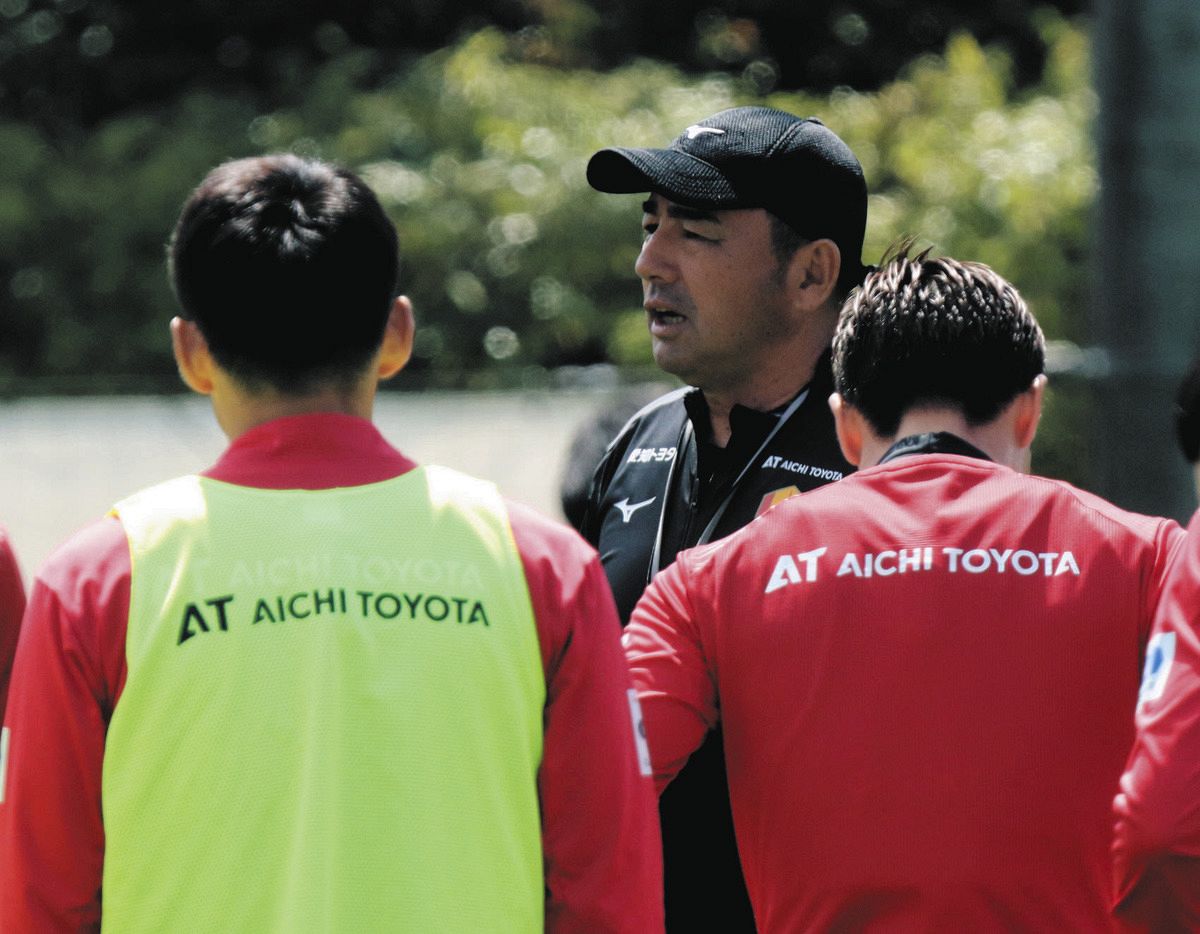 名古屋グランパス】長谷川監督「チャレンジしてほしい」磐田の盾と矛を打ち破れ「熱い東海ダービーになる」：中日スポーツ・東京中日スポーツ