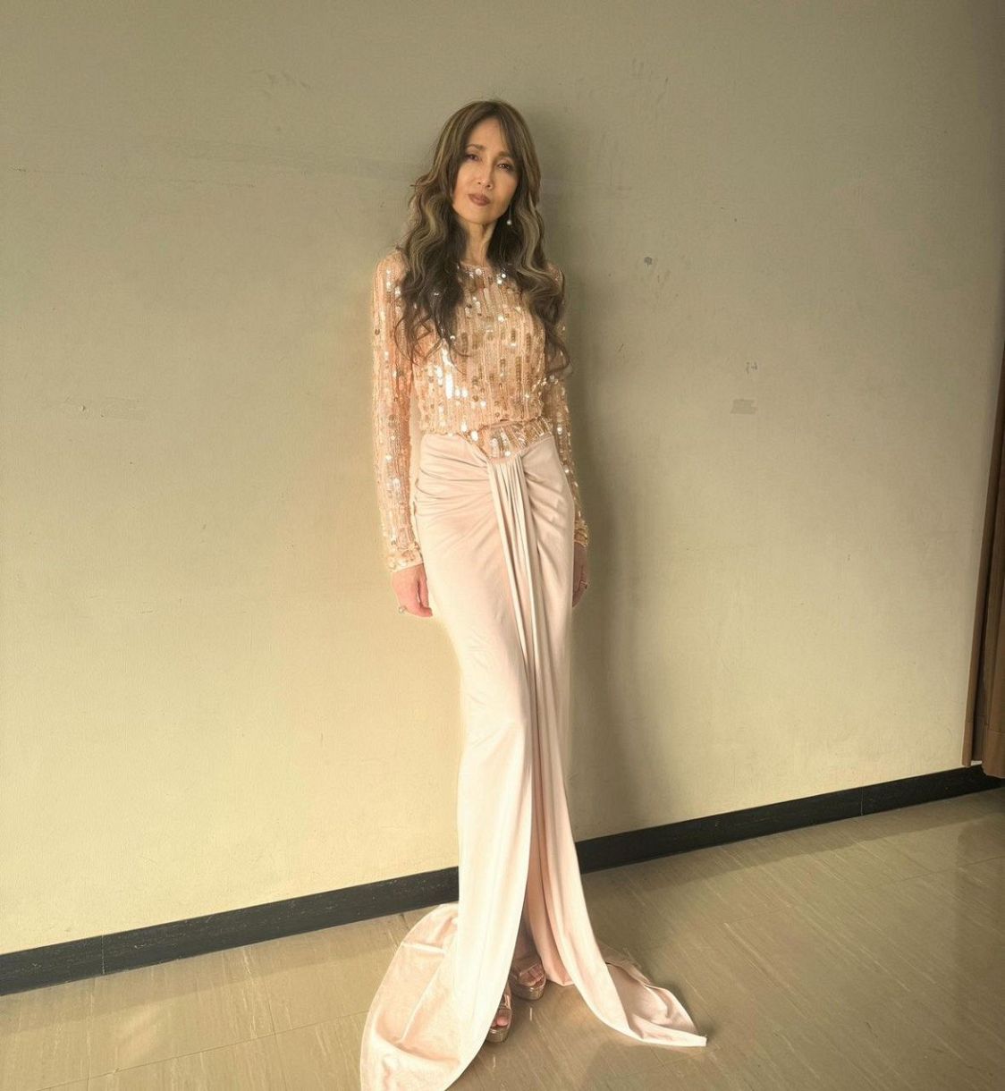 実際の投稿】工藤静香、ピンクのロングドレス姿「ゴージャス」：中日