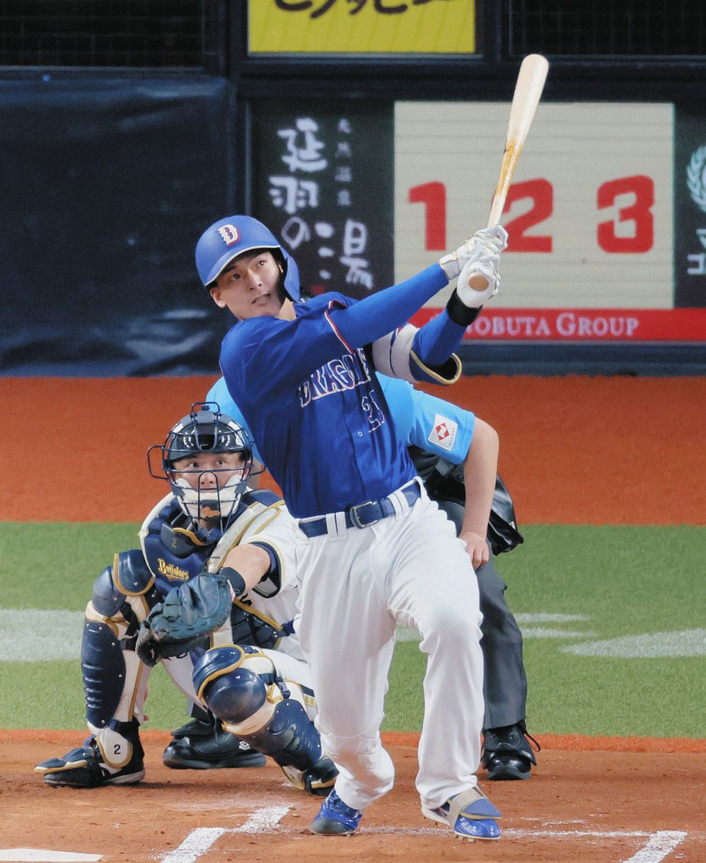 中日・石川昂弥、反撃のろし特大アーチ！ レフトスタンドに飛び込む3