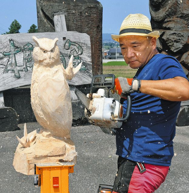 福呼ぶフクロウ 木像に 井波彫刻師・音琴さん作品：北陸中日新聞Web