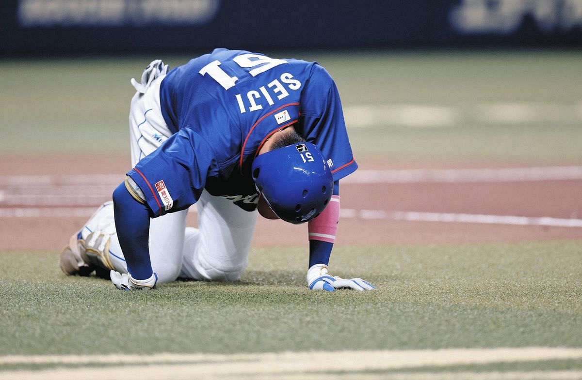 死球交代の中日・上林誠知、「少し腫れていますが骨は折れていないと
