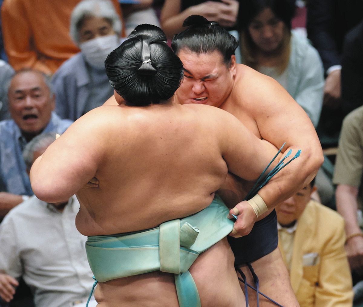 豊昇龍、まさかの連敗 無精ひげそって出直すも琴桜に寄り切られ取材