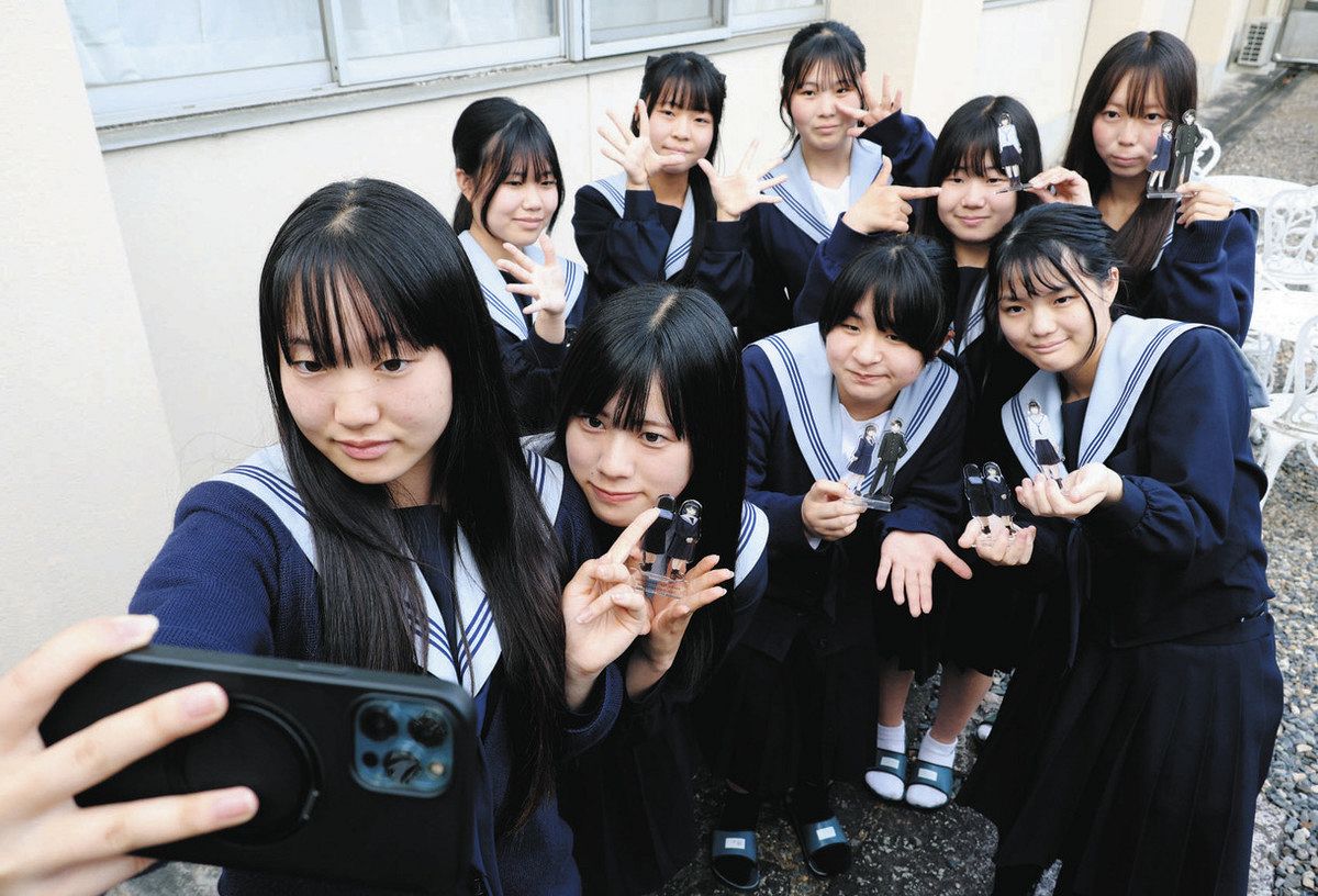 セーラー服で過ごす、かけがえのない日々を 制服の変更、上野高生徒が