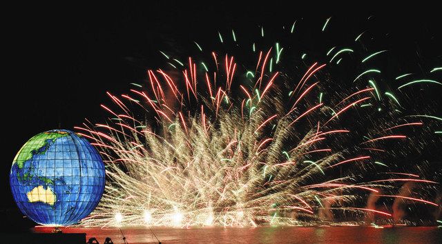 300の電球乗せた「地球」の灯篭 3年ぶりにきほく燈籠祭：中日新聞Web