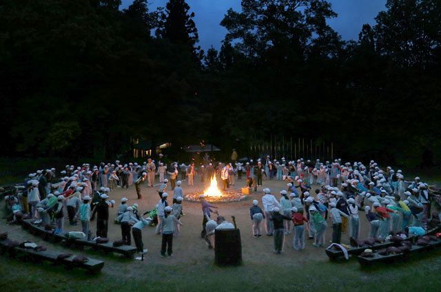 アウトドア ５ キャンプファイア 更ける夜 仲間と囲む希望の炎 中日新聞しずおかweb