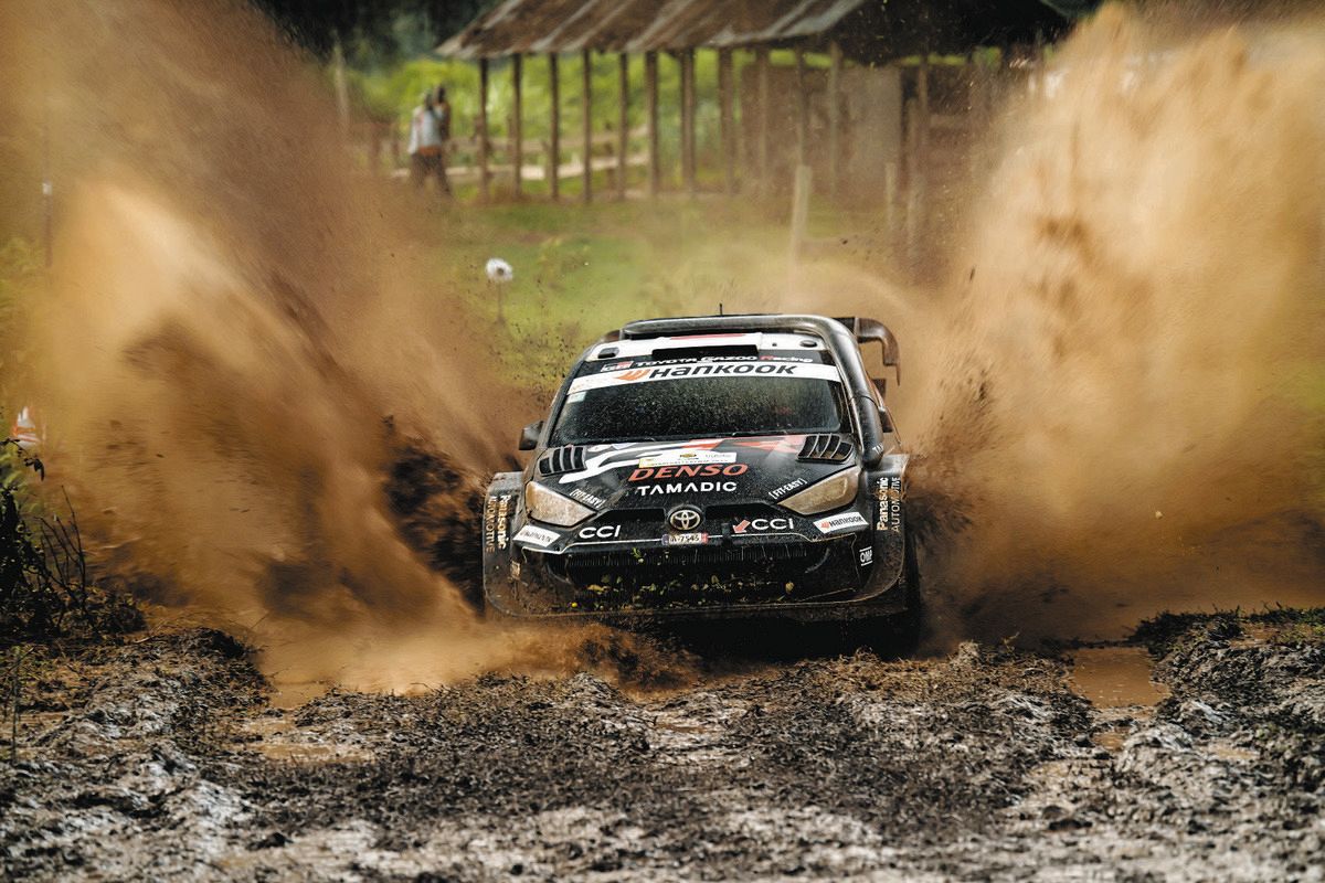 勝田貴元が2位発進…ぬかるんだ難しい路面を積極的に「クルマを快適に