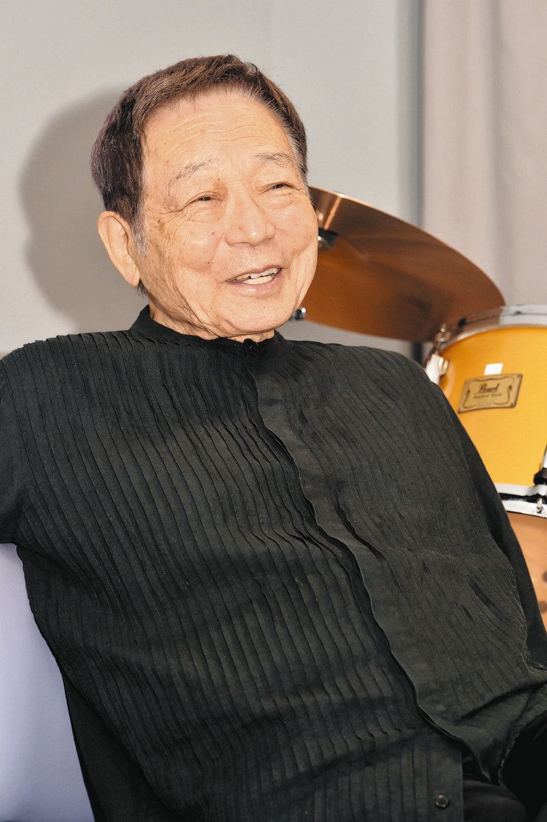 森山 威 男