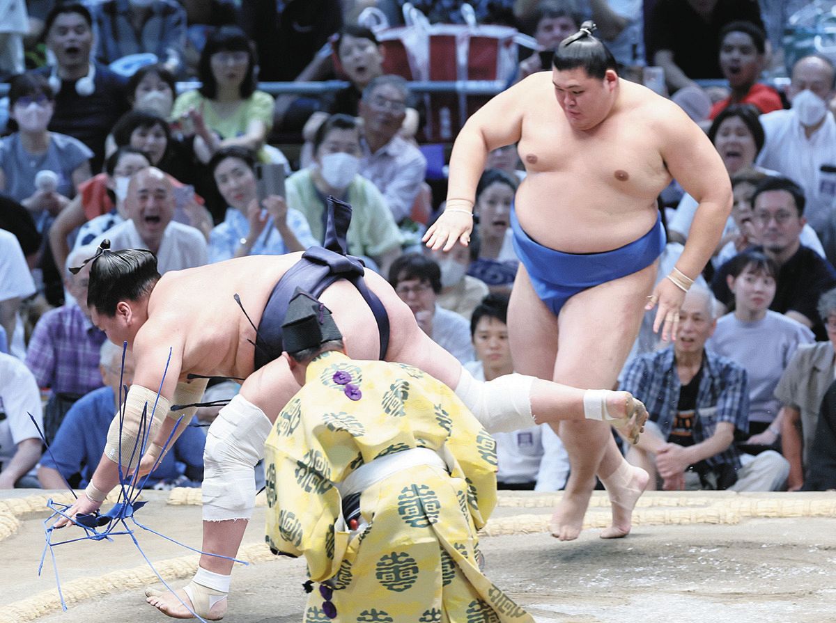 大の里、無敗照ノ富士破り座布団舞う中の勝ち名乗り 故郷では初優勝の展示、大関とりつなぐ２桁勝利へ「集中」【大相撲 名古屋場所】：中日スポーツ・東京中日スポーツ