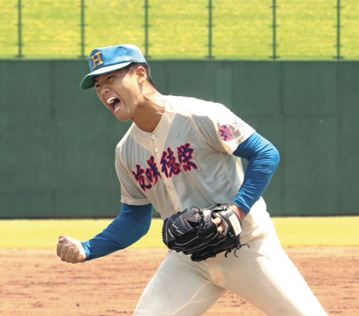 花咲徳栄・上原、公式戦初完投にガッツポーズ プロ注目の山村学園