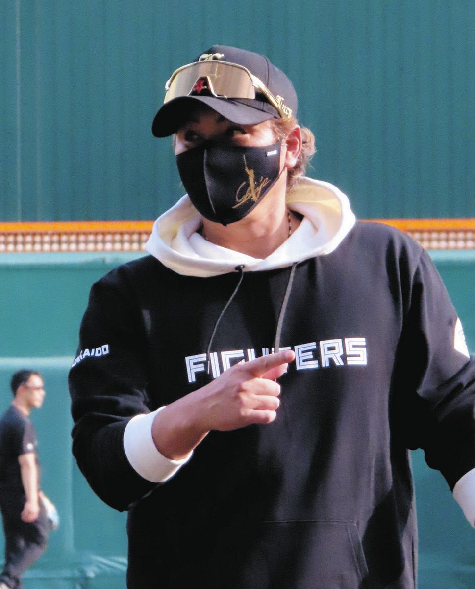 日本ハム・新庄監督、阪神戦専用パフォーマンスは封印 2年前は縦じまの