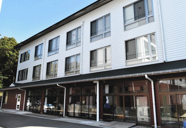 金沢大能登海洋水産センター敷地内に完成した学生向けの宿舎＝能登町越坂で 