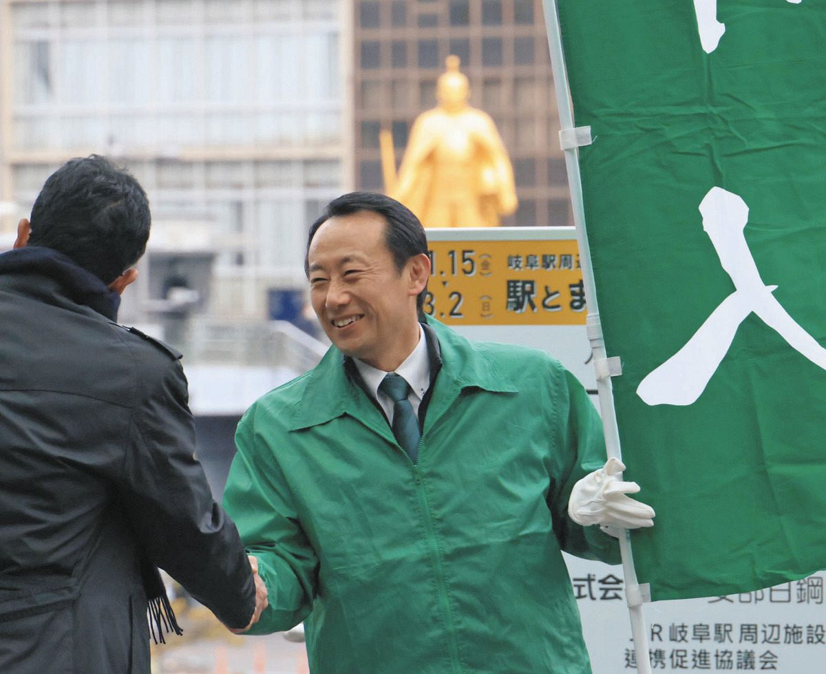 岐阜県知事選挙、初当選の江崎さんが街頭であいさつ 4年前の落選翌朝と