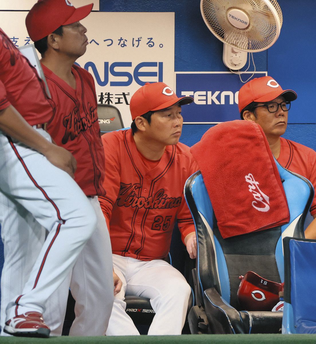 8⁄12（水) 4/8(土) 広島 VS ヤクルト 【年間指定席 ライト通路側