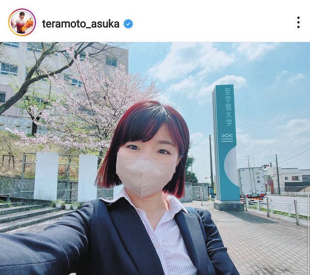 写真】赤髪×スーツでイメチェン 寺本明日香さん：中日スポーツ・東京中