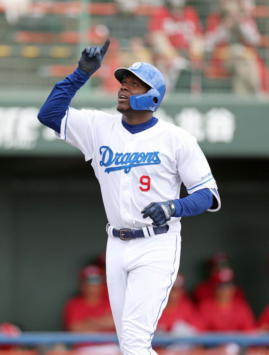 中日・アキーノがオープン1号 2回に豪快な先制ソロ 続く細川成也もホームラン:中日スポーツ・東京中日スポーツ