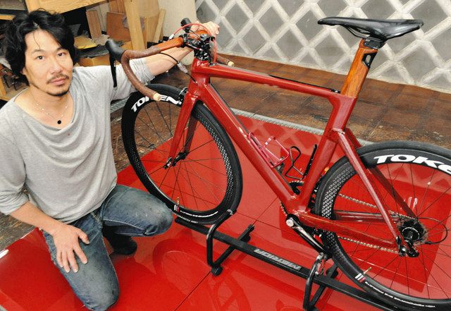 ロードバイクに漆の輝き 塩尻の塗師・岩原さん手掛ける：中日新聞Web