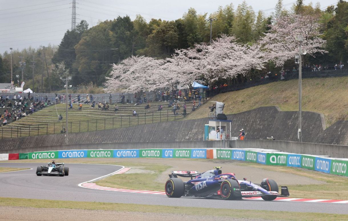 F1日本GP】鈴鹿サーキットで何と映画を撮影中 ブラッド・ピットの新作F1映画か 各大型モニターでも「フィクション映画 の撮影が行われます」の告知が：中日スポーツ・東京中日スポーツ