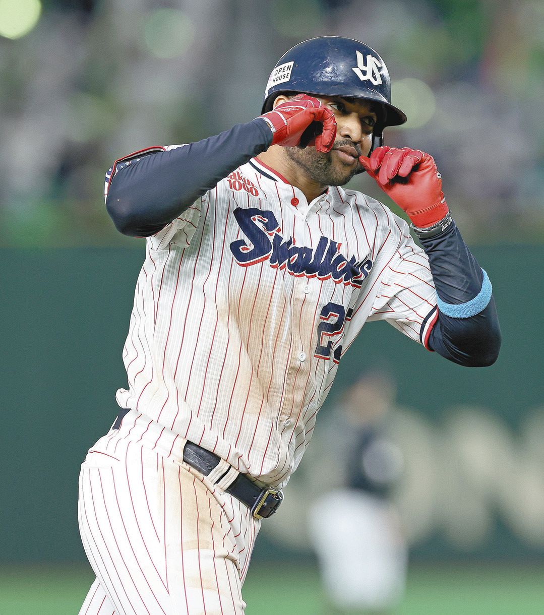 日本シリーズ すごい経験をしている 劇的弾ヤクルト サンタナは真面目で気さく カープファンの中学生に 野球 頑張れよ 中日スポーツ 東京中日スポーツ