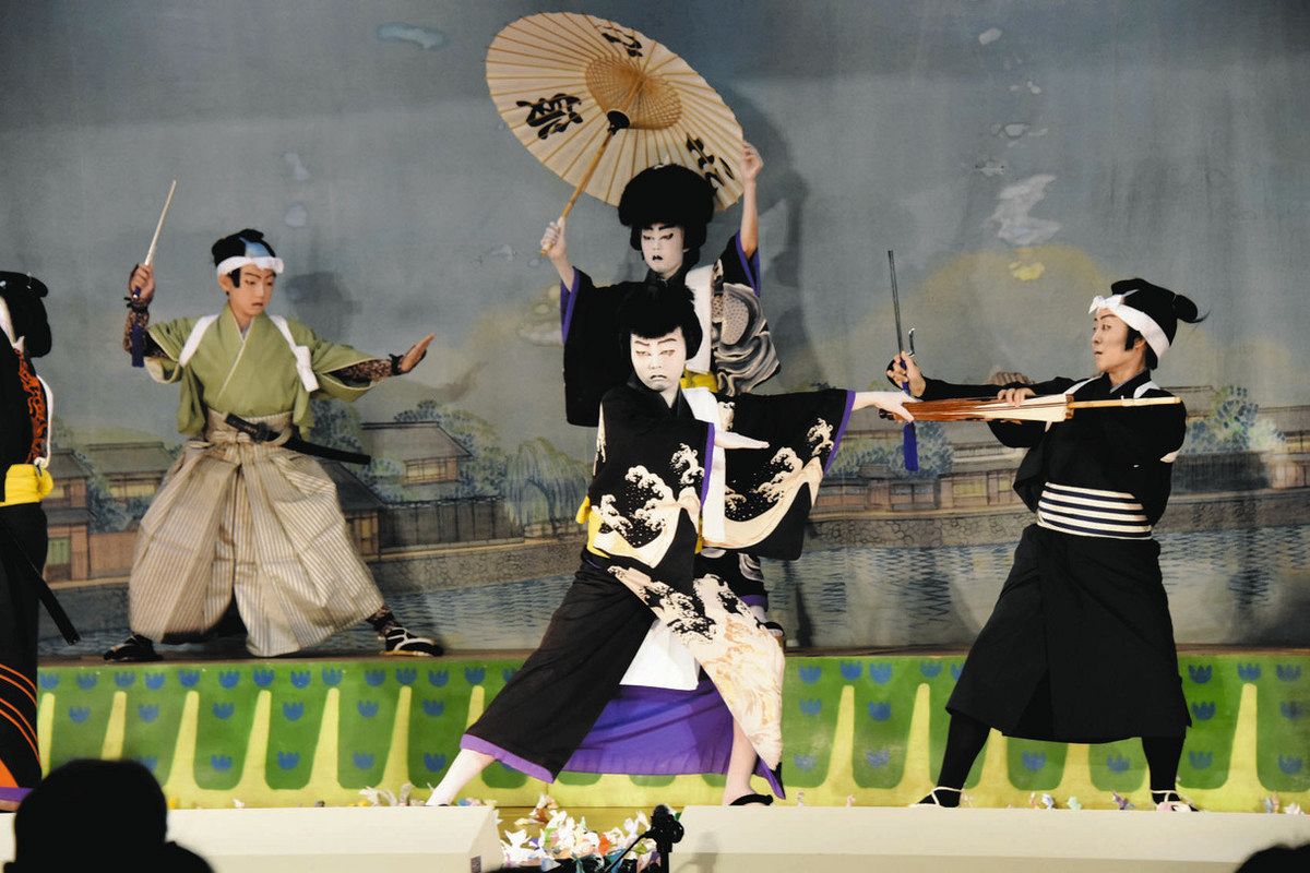 恵那・宮盛座、築70年の趣そのままに 利便性向上へ改修終え地歌舞伎