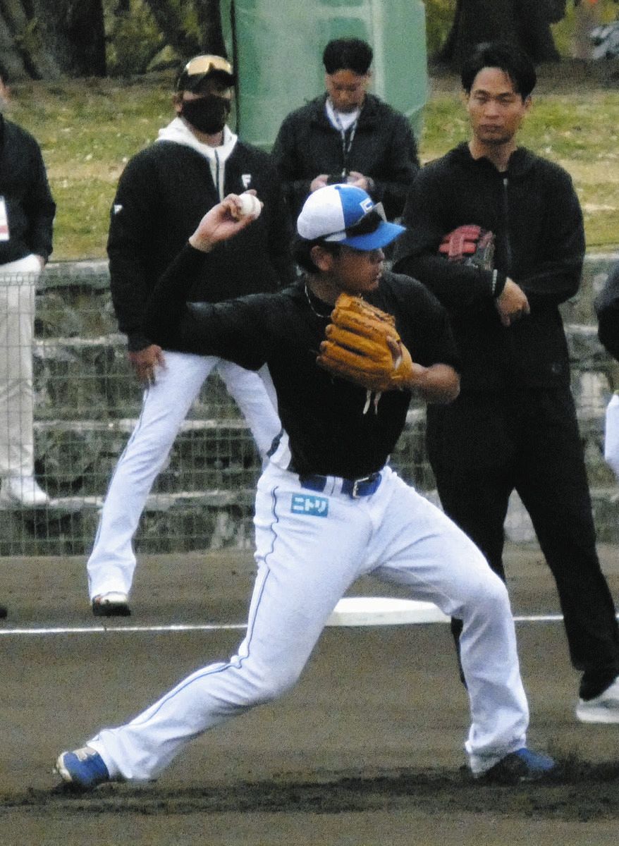 日本ハム・野村祐希、二塁再挑戦は三塁用グラブでスタート 新庄監督