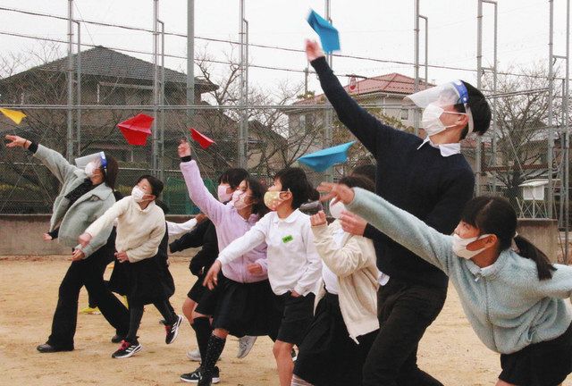 鳥人間 仕込み 紙飛行機伝授 立命館大生が大津 青山小で 中日新聞web 鳥人間 仕込み 紙飛行機伝授 立命館大生が大津 青山小で 中日新聞web