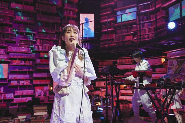 「夜に駆ける」を披露したＹＯＡＳＯＢＩ（写真はリハーサル）