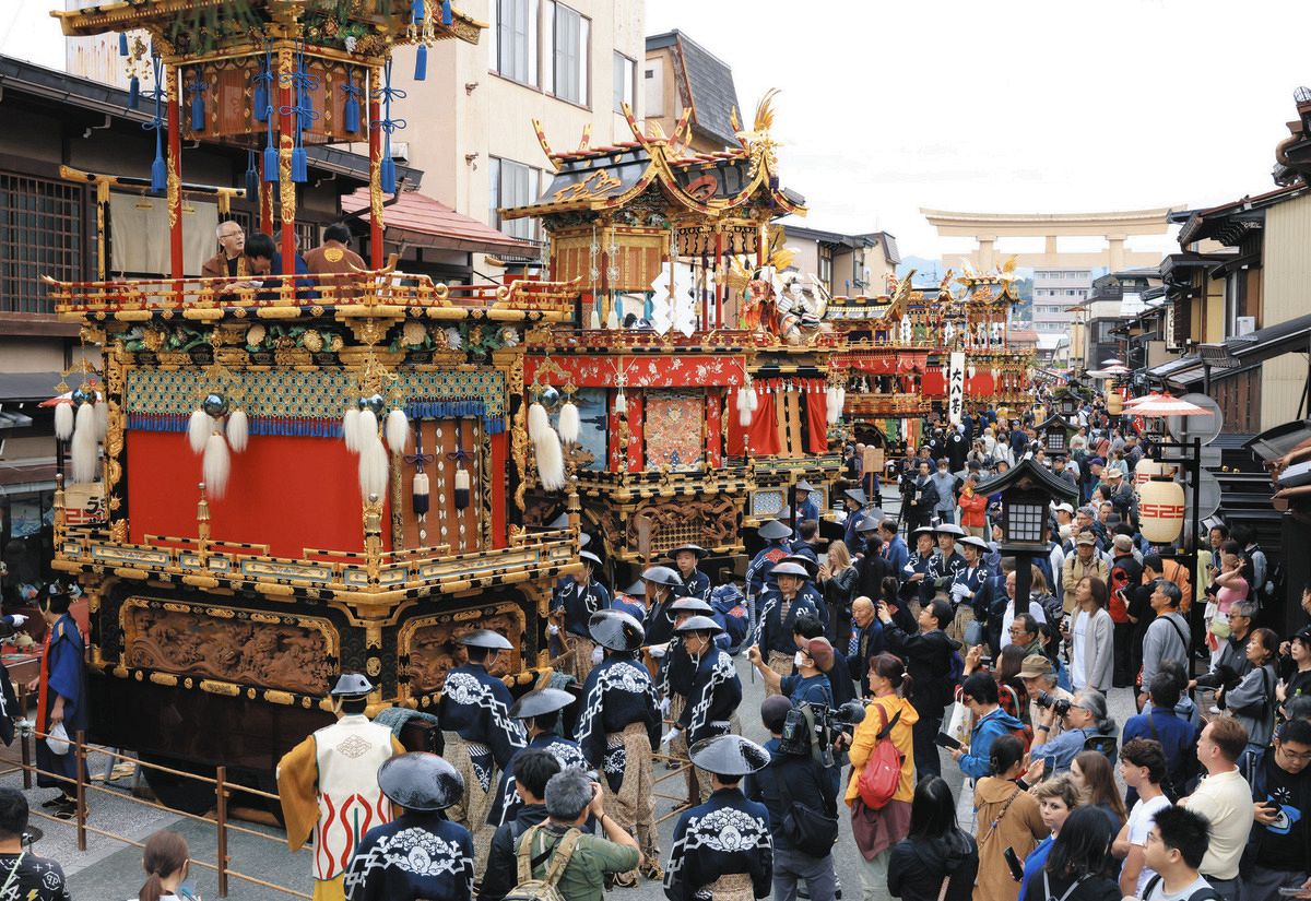 秋の高山祭」始まる きらびやかな10台の屋台、観光客を魅了：中日新聞Web