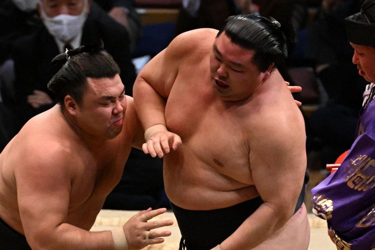 崖っぷち…かど番の正代が霧馬山に寄り切られ“7敗目”取組後リモート取材に姿見せず【大相撲九州場所】:中日スポーツ・東京中日スポーツ