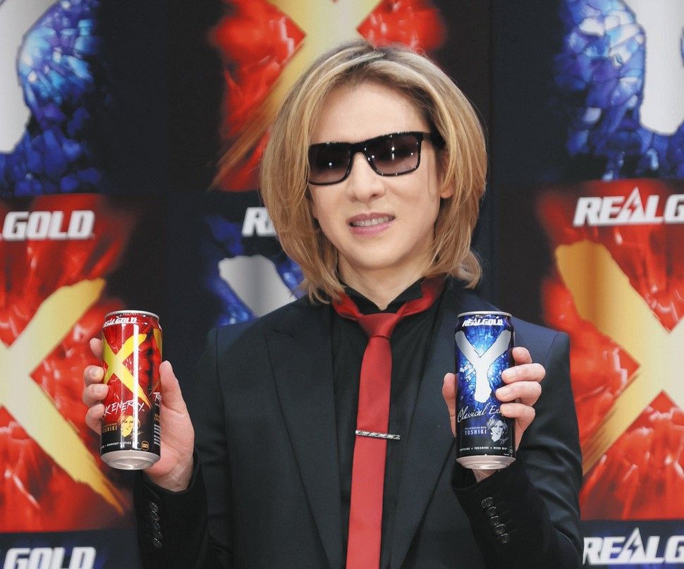 YOSHIKIと飲料メーカーがコラボ、リアルゴールドXとYでZ世代へエール