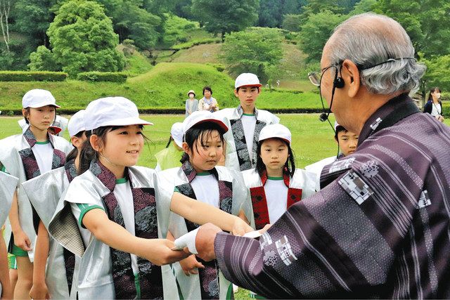 朝倉氏遺跡の魅力、みんなに伝えて 一乗小の全児童を観光大使に任命