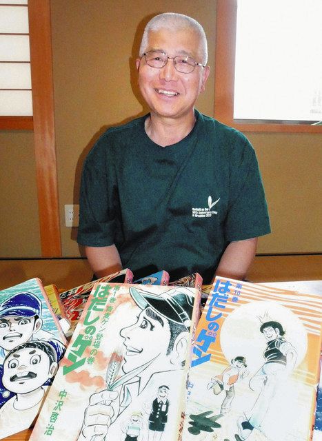 「はだしのゲン」を全国の都道府県図書館などに贈る「ひろめる会」の神田順一事務局長＝金沢市で