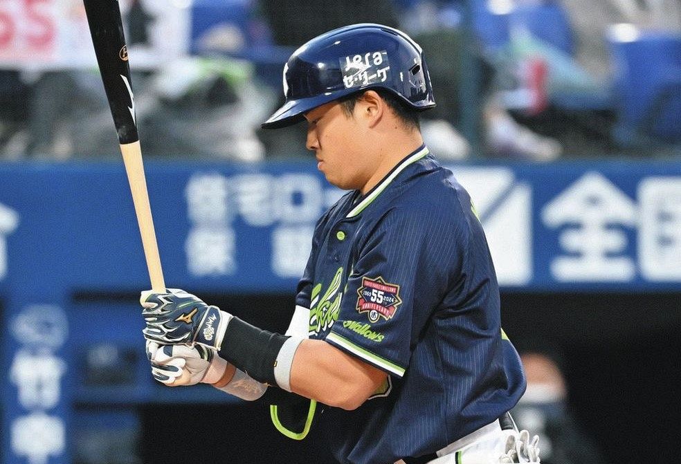 村上宗隆 2022年三冠王 バッティンググローブ