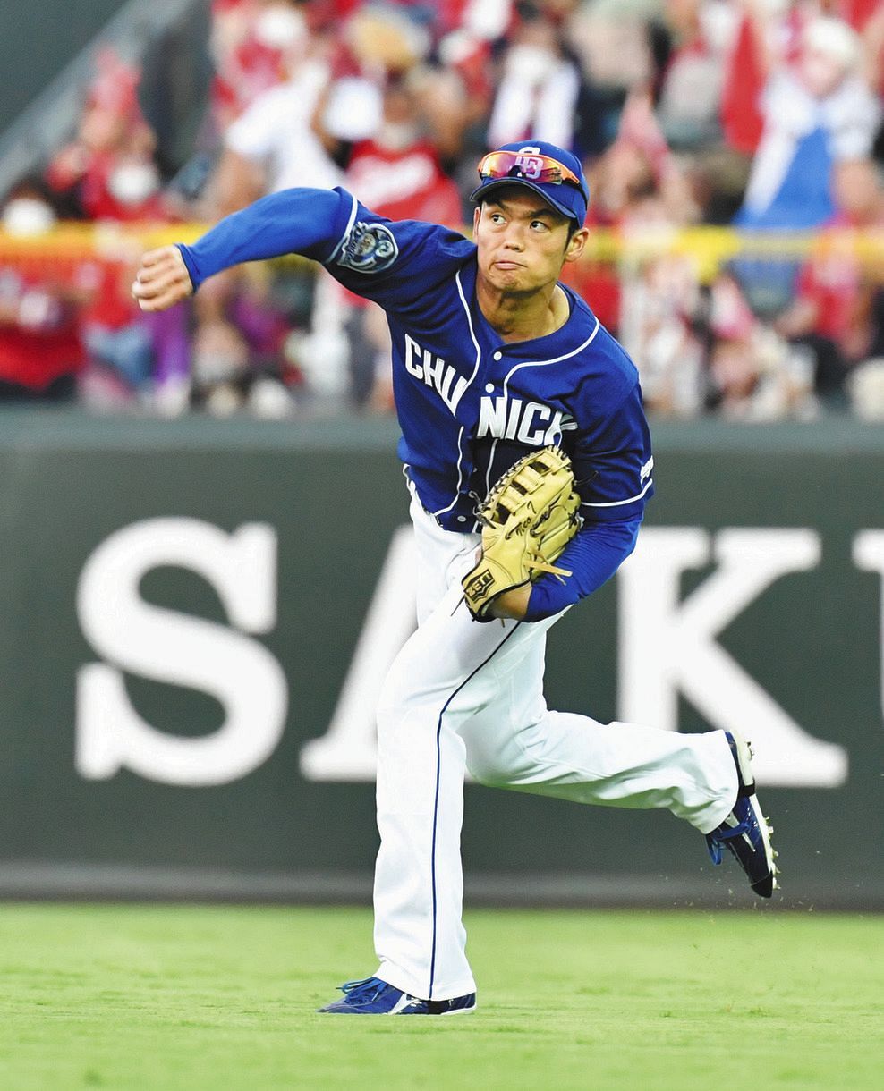中日 根尾 右翼からのレーザービームで勝ち越し阻止 広島 小園の右前打に猛チャージ 中日スポーツ 東京中日スポーツ