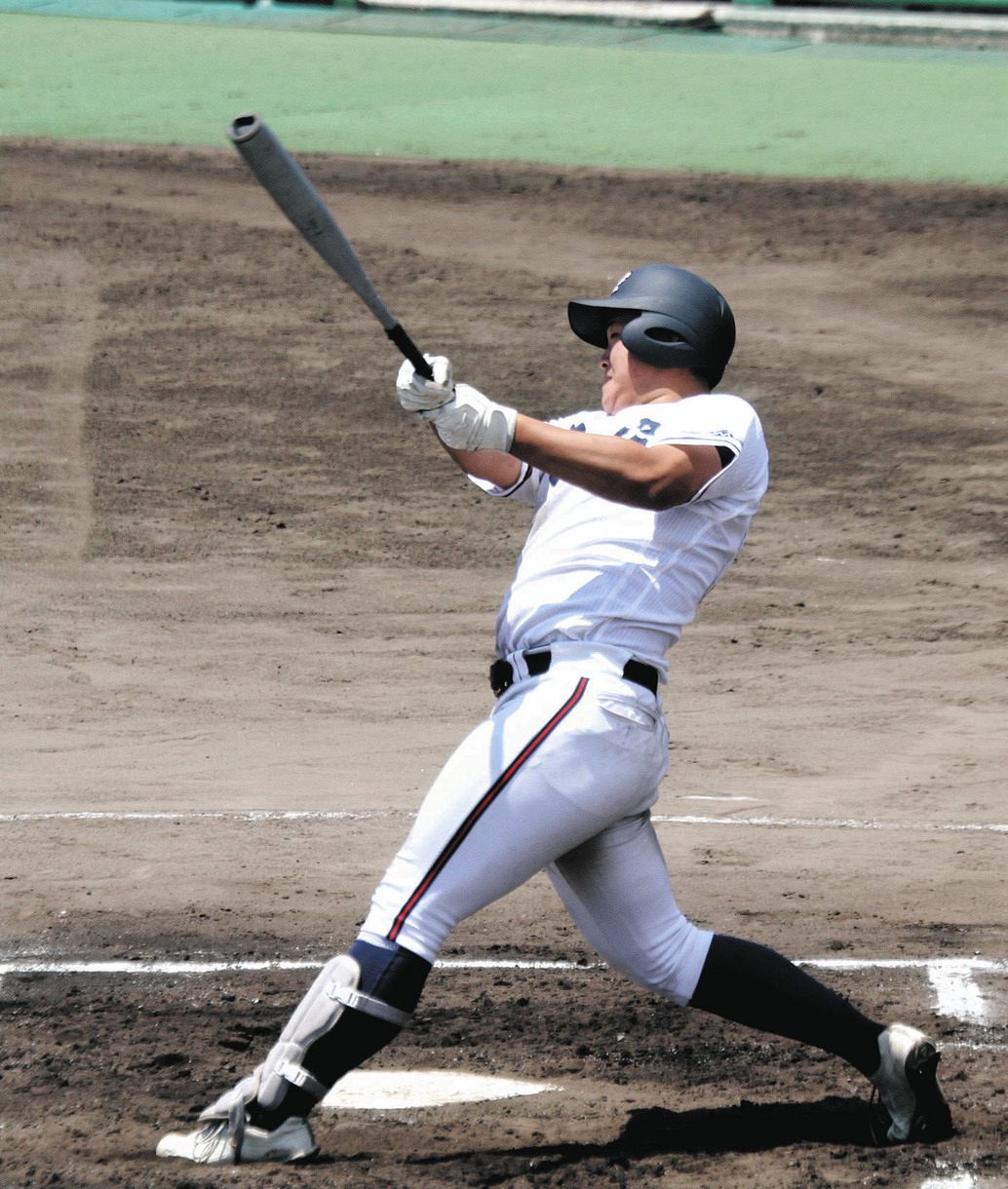７回、左翼線に適時二塁打を放った日本航空石川の内藤鵬内野手