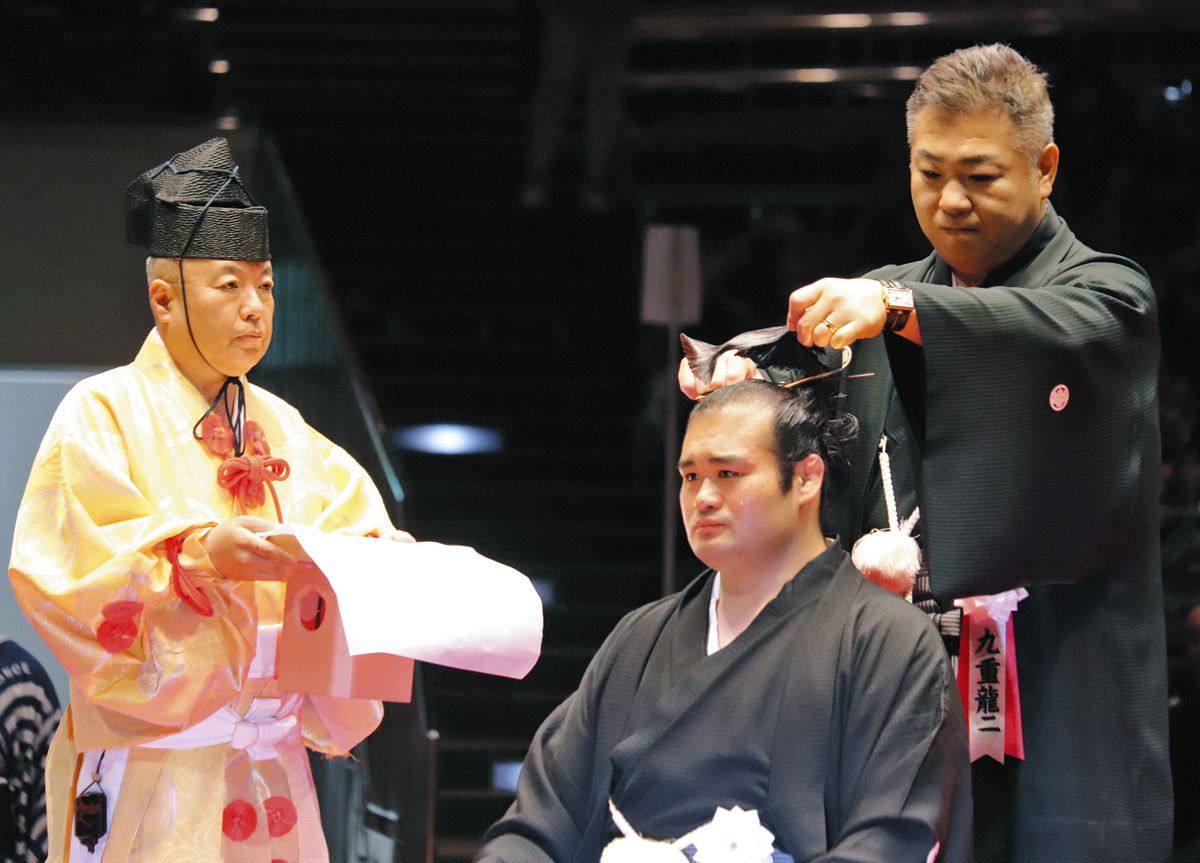 三重出身の元幕内千代の国、涙の断髪式「歩けなくなるまで好きな 三重出身の元幕内千代の国、涙の断髪式「歩けなくなるまで好きな
