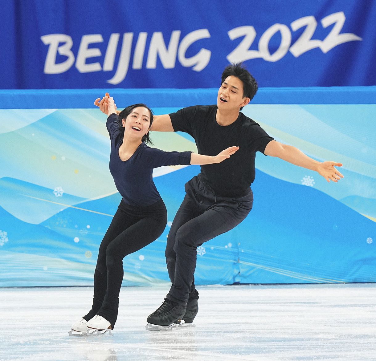 試合会場で初練習の三浦璃来 大規模ミックスゾーン見渡し 遊園地みたい 北京五輪 フィギュア 中日スポーツ 東京中日スポーツ
