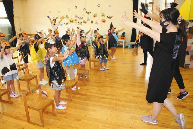 英語で仮装ハロウィーン 新居 内山保育園 中日新聞しずおかweb 英語で仮装ハロウィーン 新居 内山保育園 中日新聞しずおかweb