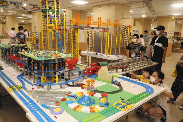 圧巻 ４０編成のプラレールgo 津松菱 電車おもちゃの広場 中日新聞web