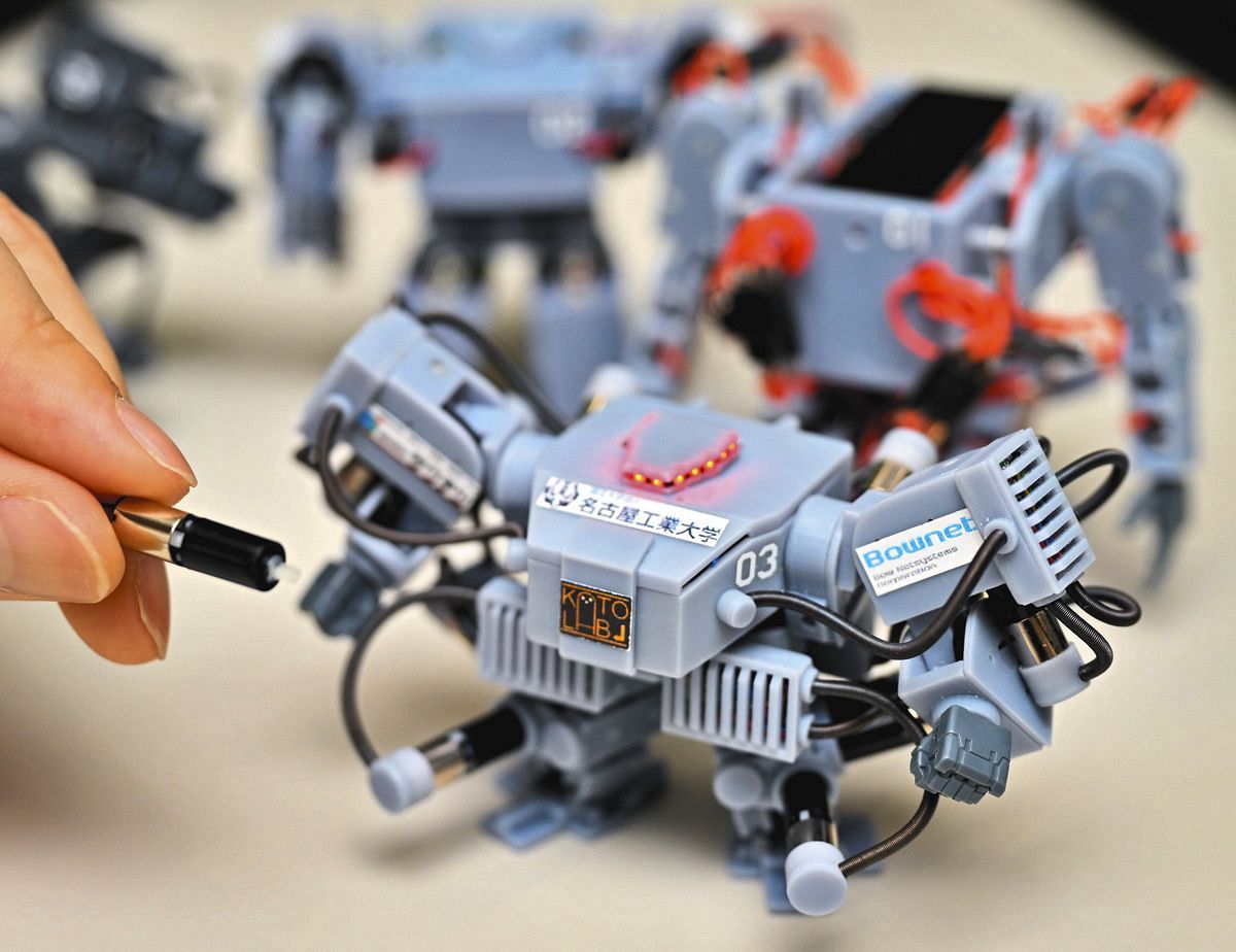 日本のロボット 人型ロボは手のひらサイズ 世界最小「2寸」開発でギネス17年ぶり