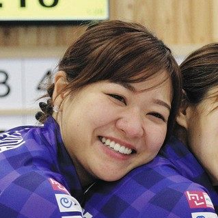 ロコ ソラーレ 吉田知那美 鍛え上げられた 筋肉むき出し の肉体を披露 オリンピアのボディ 中日スポーツ 東京中日スポーツ