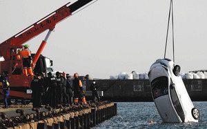 磐田の漁港で車転落 ３人死亡 中日新聞しずおかweb