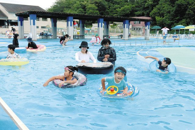 一足早く水しぶきに笑顔 日進市運動公園プール 仮開場で住民招待 中日新聞web